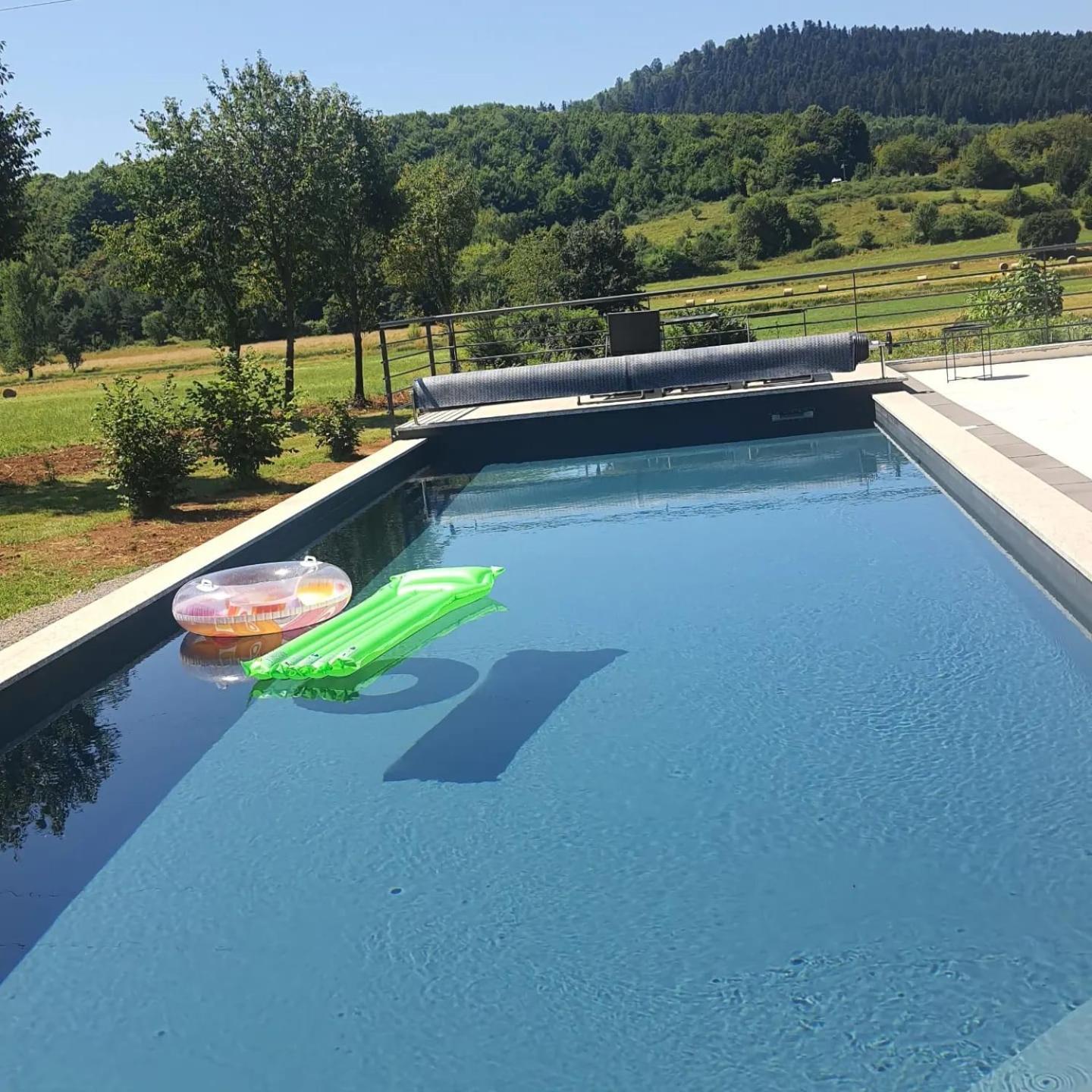 Apartman Fenestra S Terasom I Pogledom Na Gacku Otocac Luaran gambar