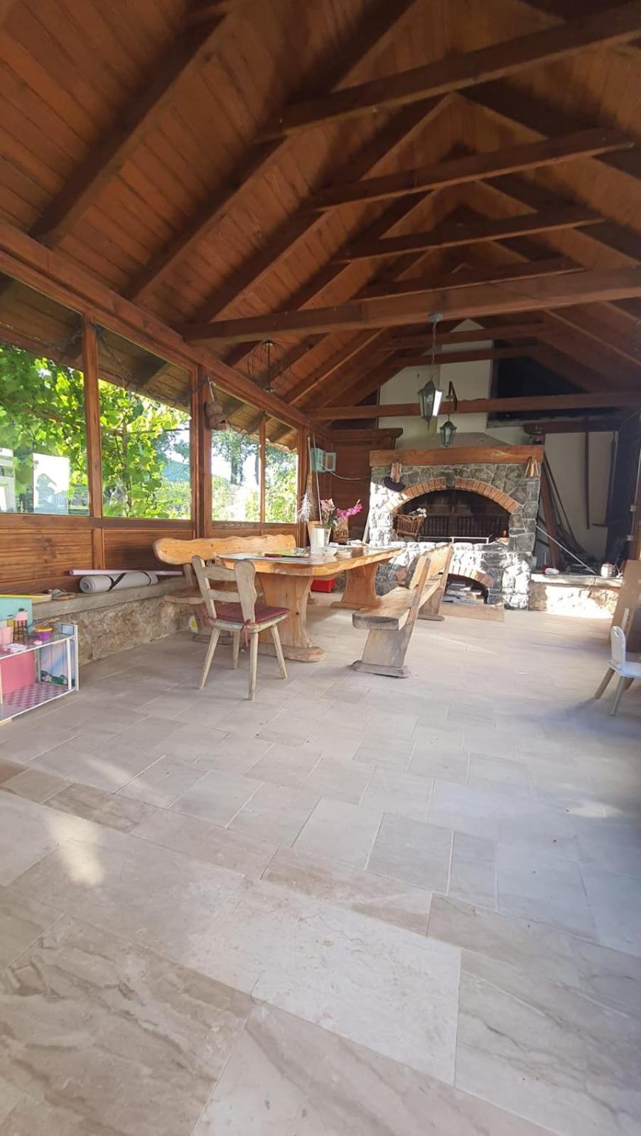 Apartman Fenestra S Terasom I Pogledom Na Gacku Otocac Luaran gambar