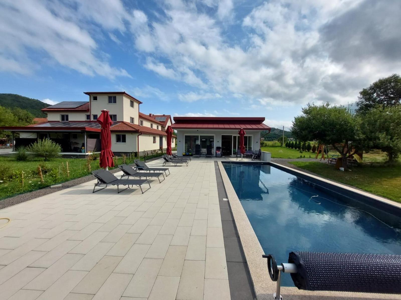 Apartman Fenestra S Terasom I Pogledom Na Gacku Otocac Luaran gambar